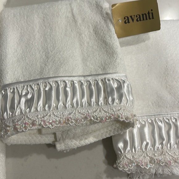 Brand new 3 piece towel set - Picture 3 of 5